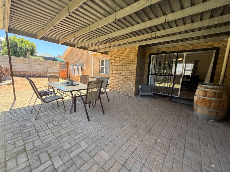 3 Bedroom Property for Sale in Tafelzicht Western Cape